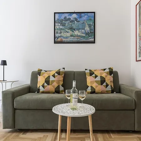 Hostly-the Montebello Suite-near Trevi